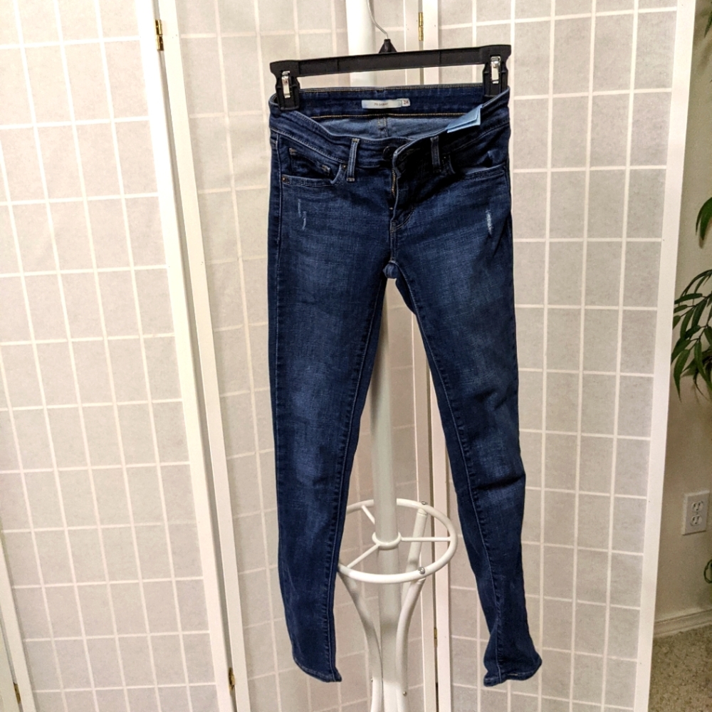 Dark Wash Levi's Jeans